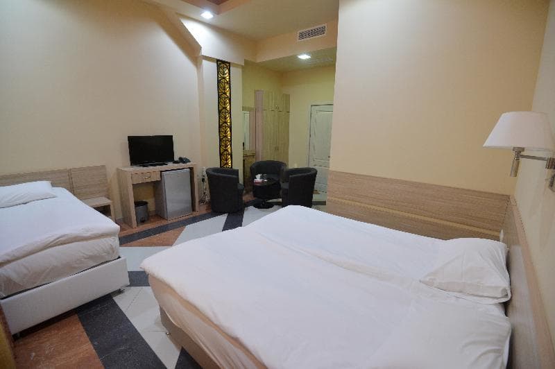 Yerevan Deluxe Hotel 3
