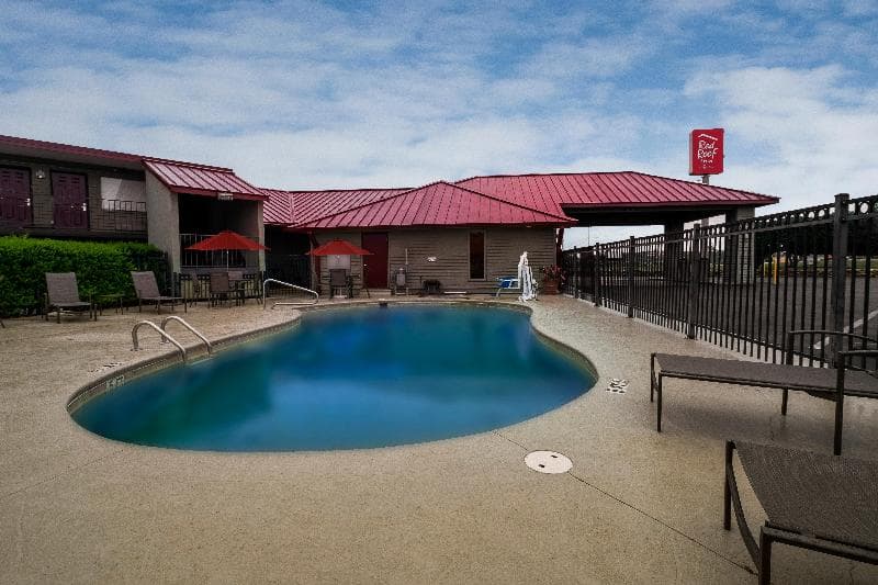 Red Roof Inn & Suites Dothan 5