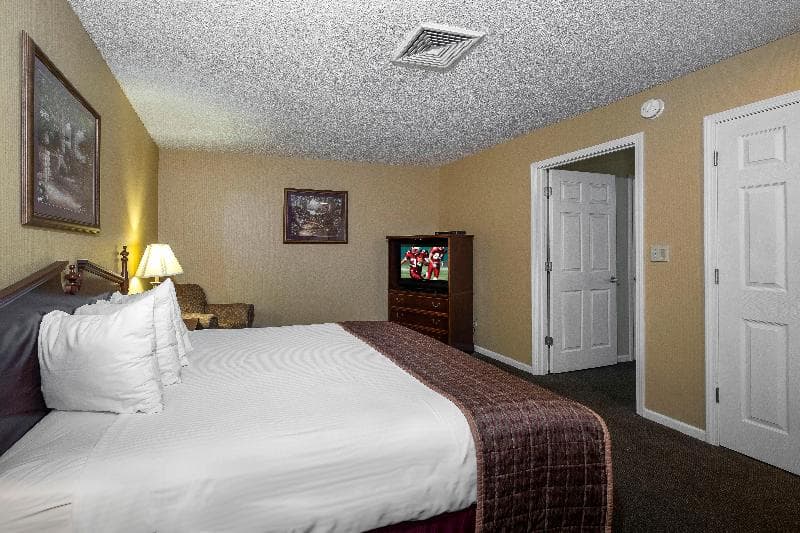 Red Roof Inn & Suites Dothan 3