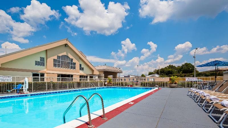 Best Western University Inn 4