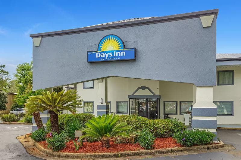 Days Inn by Wyndham Foley 5