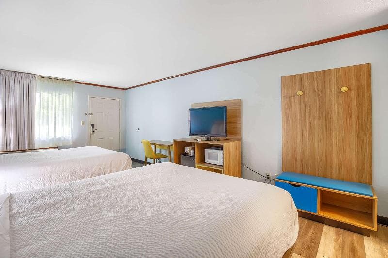 Days Inn by Wyndham Foley 2