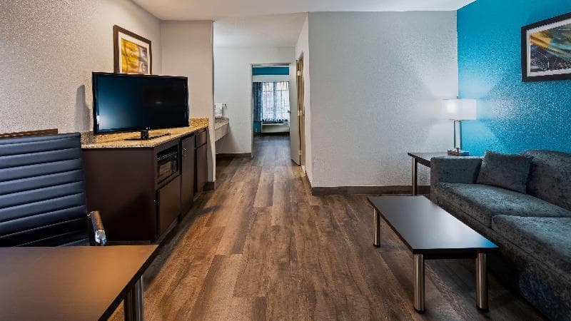 Best Western Carlton Suites 5