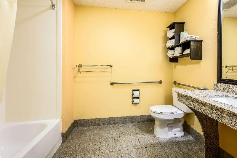 Quality Inn & Suites Huntsville Research Park Area photo 1