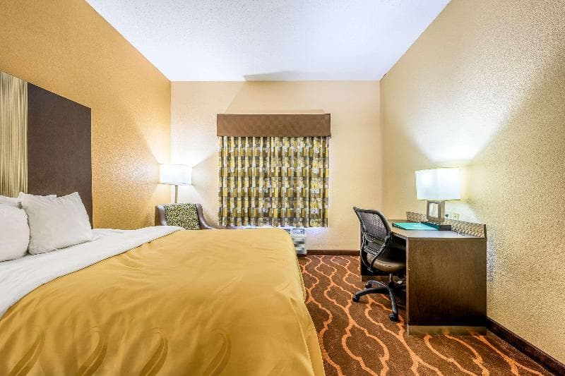 Quality Inn & Suites Huntsville Research Park Area 3