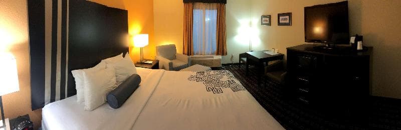 Best Western Plus Bass Hotel & Suites 2