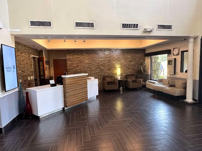 Best Western Plus Bass Hotel & Suites 4