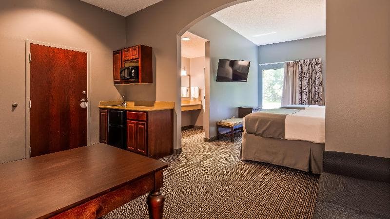 Best Western Plus Two Rivers Hotel & Suites 4