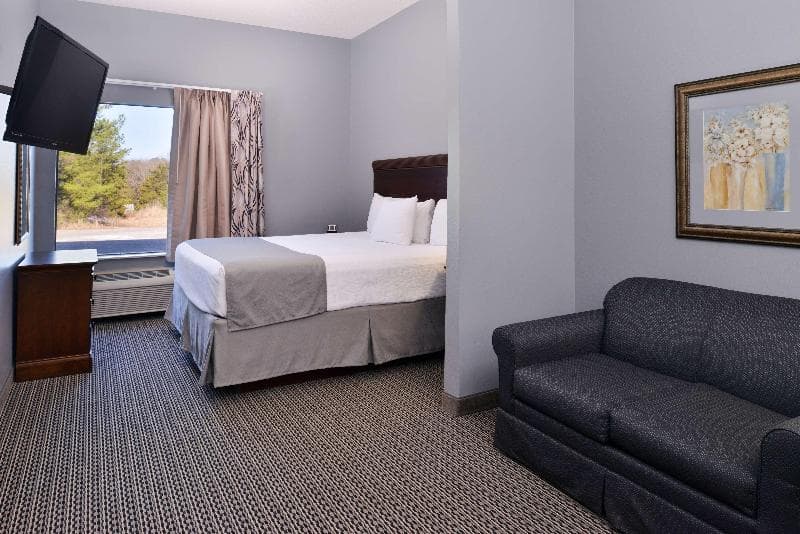 Best Western Plus Two Rivers Hotel & Suites 5