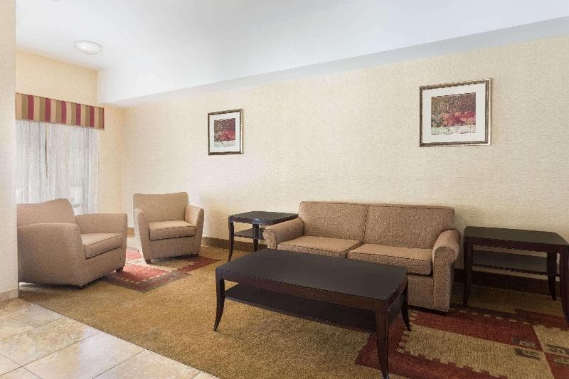 Days Inn by Wyndham North Mobile 4