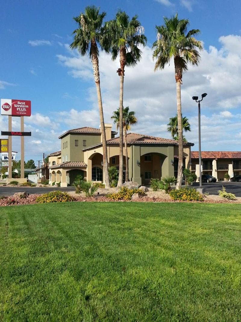 Best Western Plus A Wayfarer's Inn & Suites 1