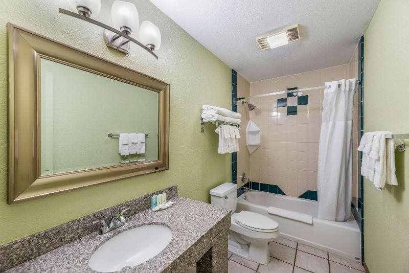 Quality Inn 4