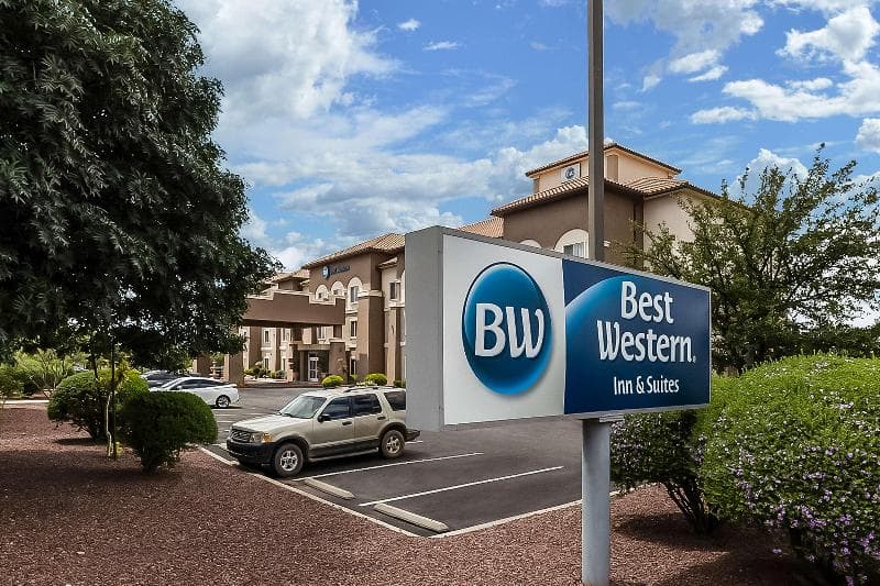 Best Western Douglas Inn & Suites 4