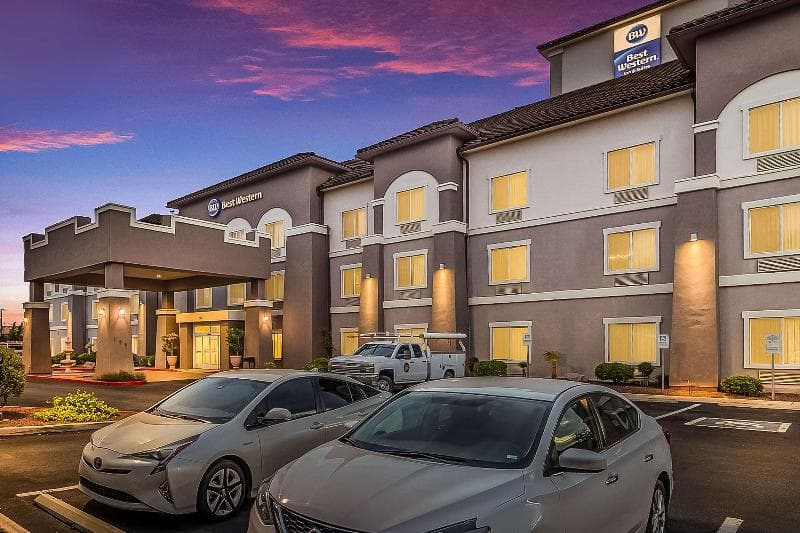 Best Western Douglas Inn & Suites 5