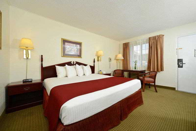 Best Western Village Inn 3