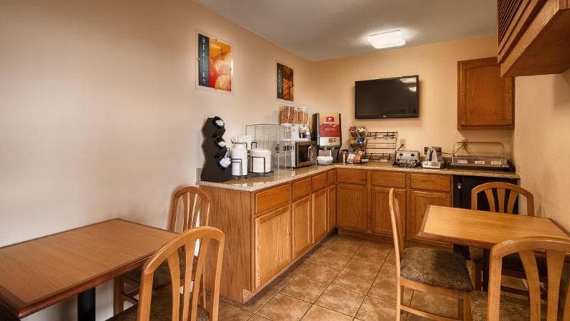 Super 8 by Wyndham McGehee 2