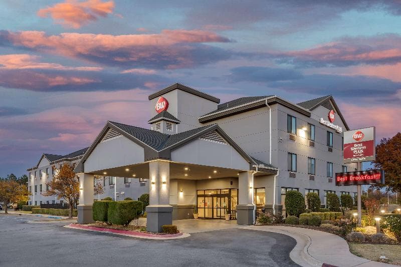 Best Western Plus Castlerock Inn & Suites 2