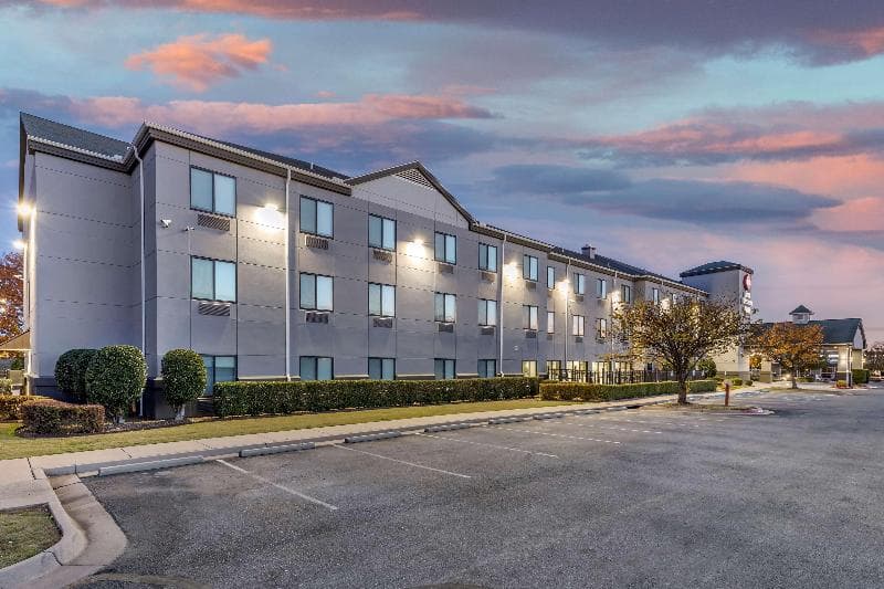 Best Western Plus Castlerock Inn & Suites 1