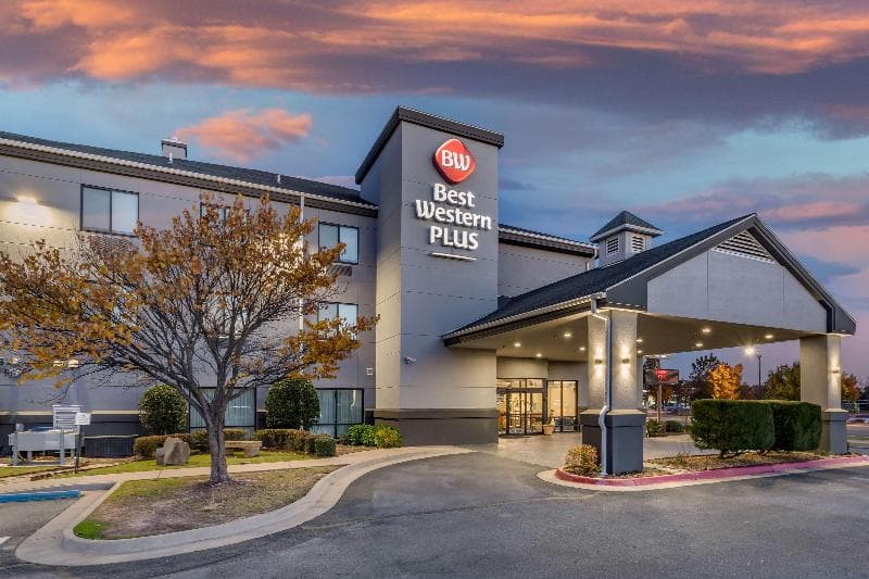 Best Western Plus Castlerock Inn & Suites 3