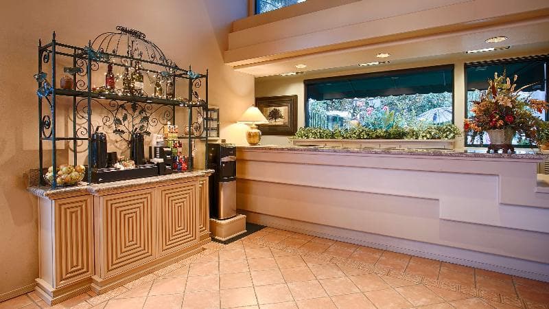 Best Western Plus Black Oak 5