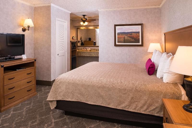 Best Western Plus Black Oak 3