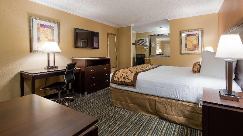 Best Western Courtesy Inn - Anaheim Park Hotel 3