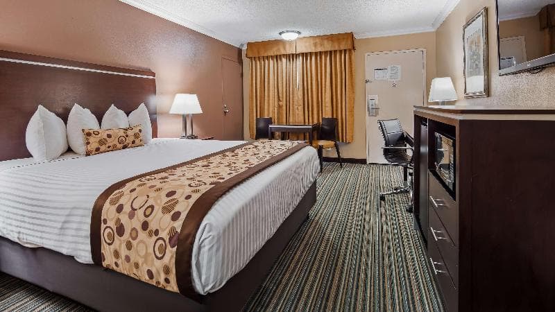 Best Western Courtesy Inn - Anaheim Park Hotel 4