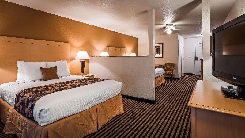 Best Western Plus Executive Inn & Suites 4