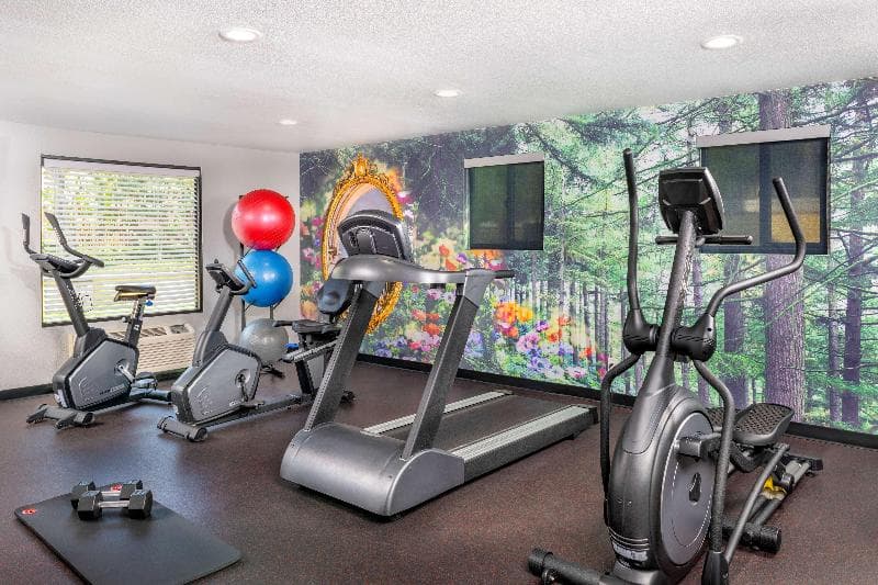 Best Western Plus Raffles Inn & Suites photo 1