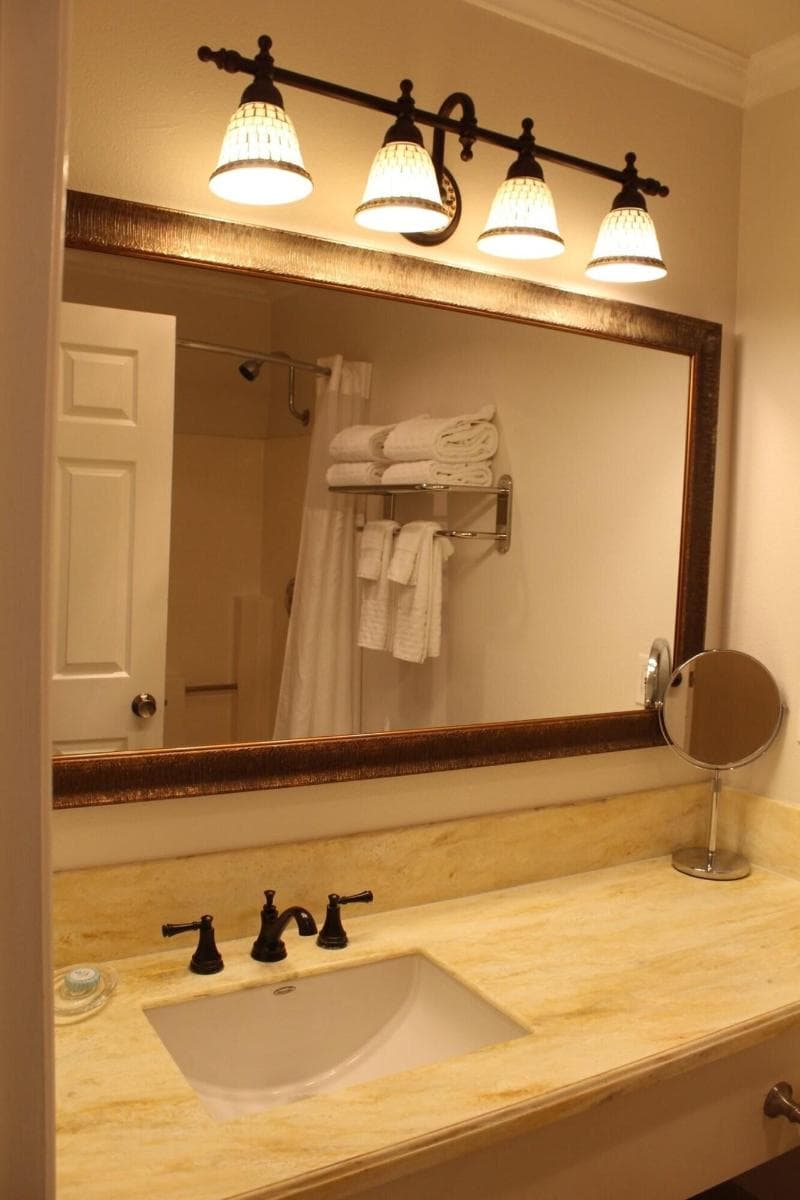Best Western Plus Elm House Inn 4
