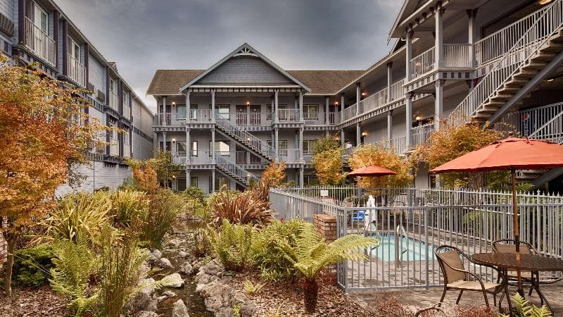 Best Western Plus Bayshore Inn photo 1