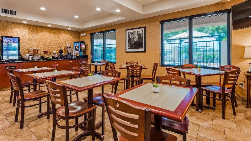 Best Western Exeter Inn & Suites 2