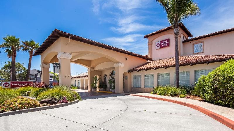 Best Western Plus Capitola By-the-Sea Inn & Suites 2