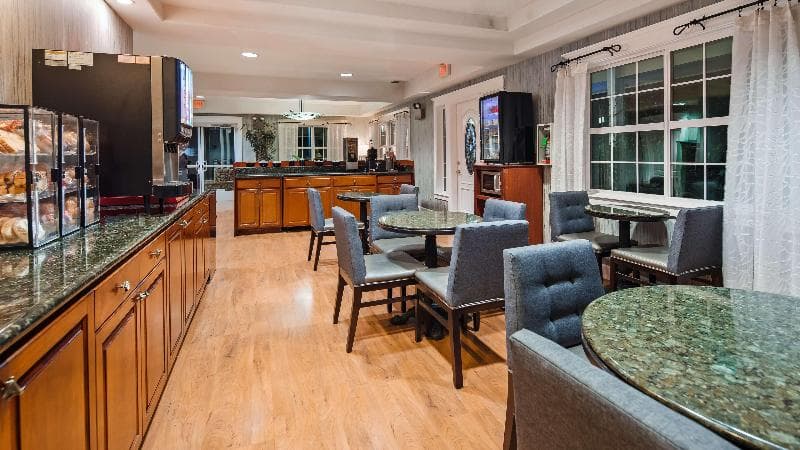 Best Western Cedar Inn & Suites 2