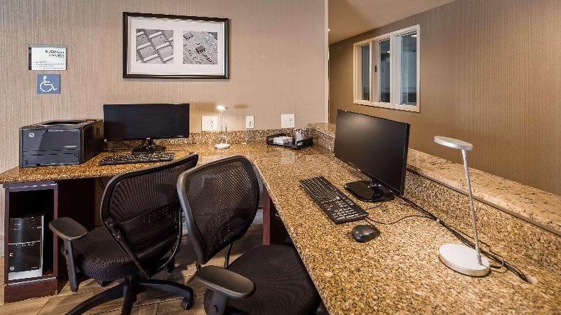 Best Western Plus Airport Inn And Suites photo 1