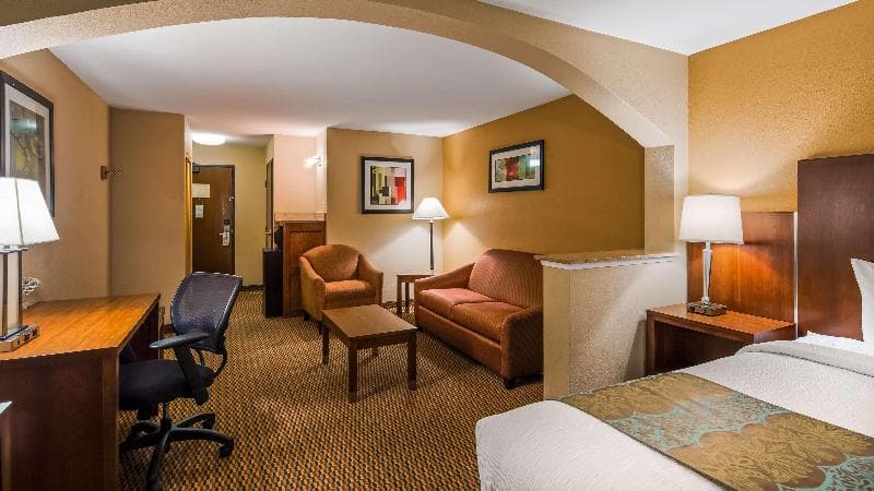 Best Western Plus Airport Inn And Suites 4