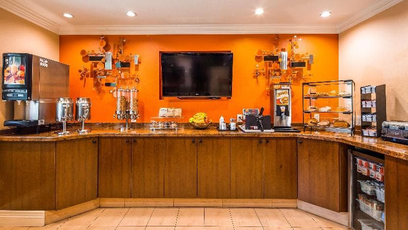 Best Western Plus Airport Plaza 3