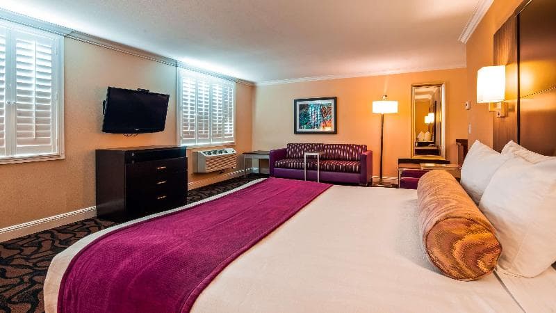 Best Western Plus Airport Plaza 5