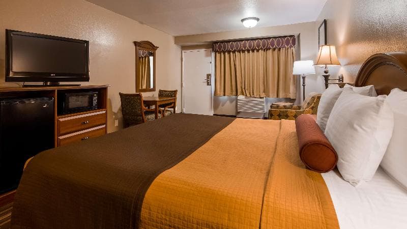 Best Western Desert Winds 3