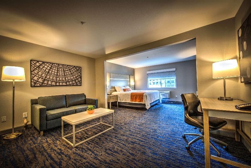 Best Western Plus Media Center Inn & Suites 4