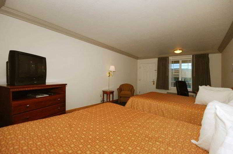 Cloverdale Wine Country Inn & Suites 5