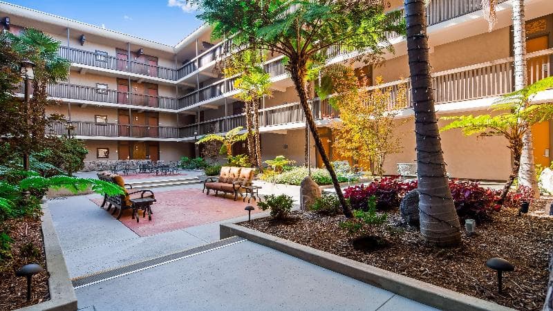 Best Western Plus Thousand Oaks Inn 4