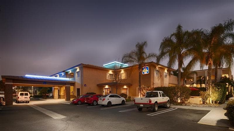 Hotel d'Lins Ontario Airport photo 1