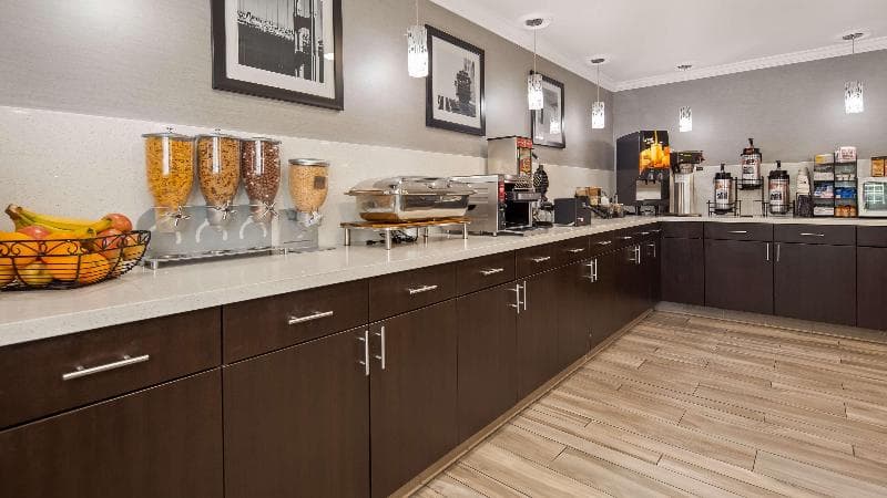 Best Western Plus Vineyard Inn 4