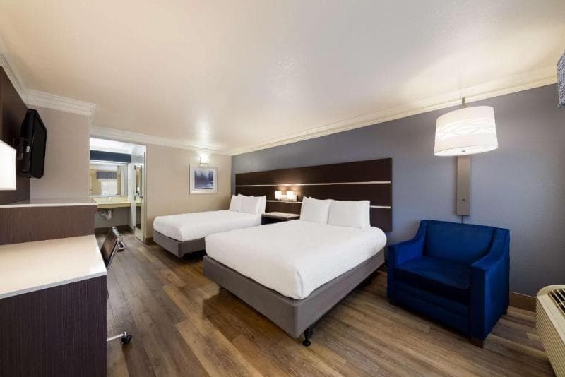 Best Western Inn & Suites Lemoore 4