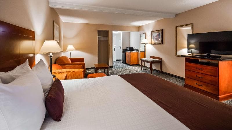 Best Western Plus Twin View Inn & Suites 4