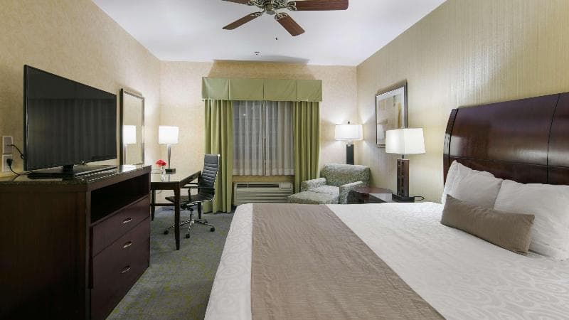 Best Western Plus Wasco Inn & Suites 4