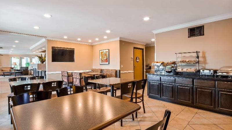 Best Western Plus Corning Inn 4