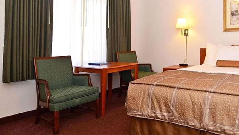 Magnuson Hotel - Manitou Springs 5