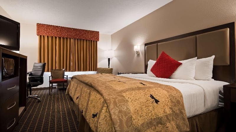 Best Western Plus Eagleridge Inn & Suites 4